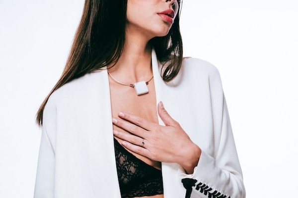 Quels sont les essentiels de la mode féminine pour le bureau ?